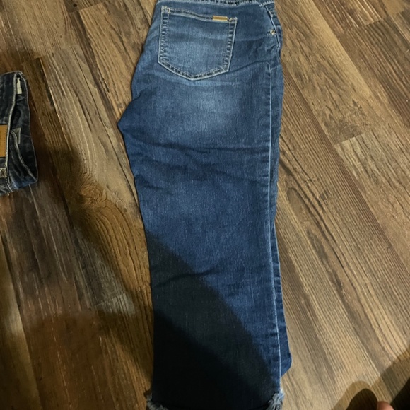 Clothes - Picture 4 of 16